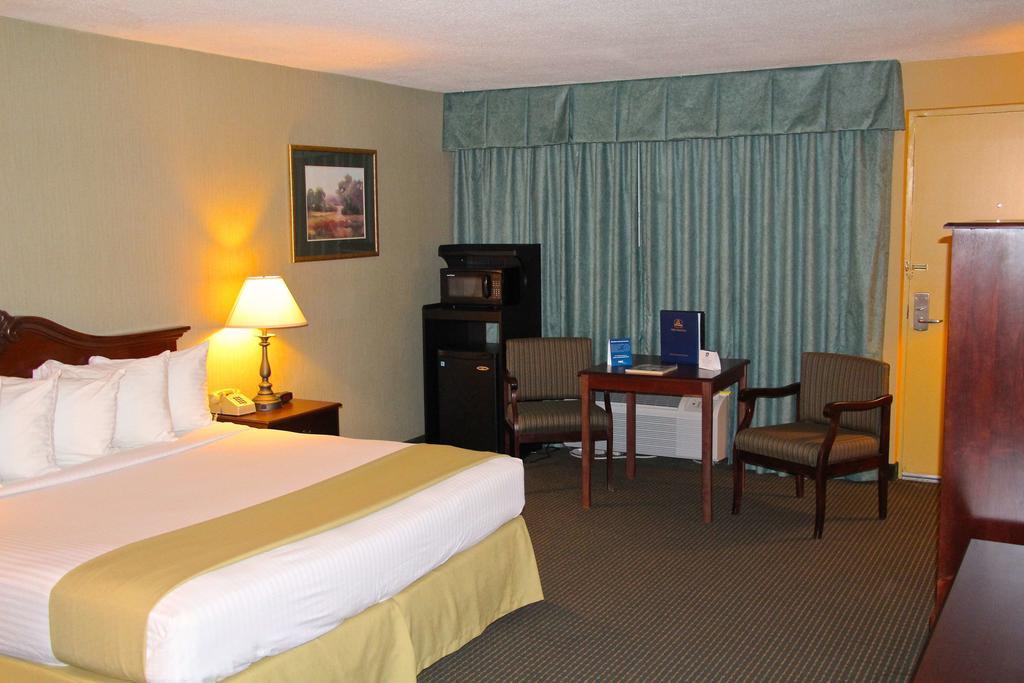 Clarion Inn Falls Church-Arlington Kültér fotó